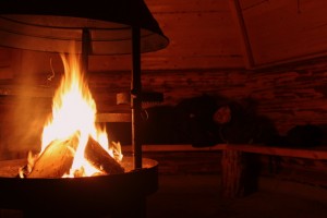 Our cosy hut waiting for the Aurora